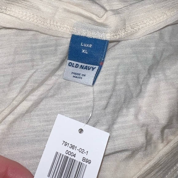 old navy- Cream tank top - Picture 5 of 5